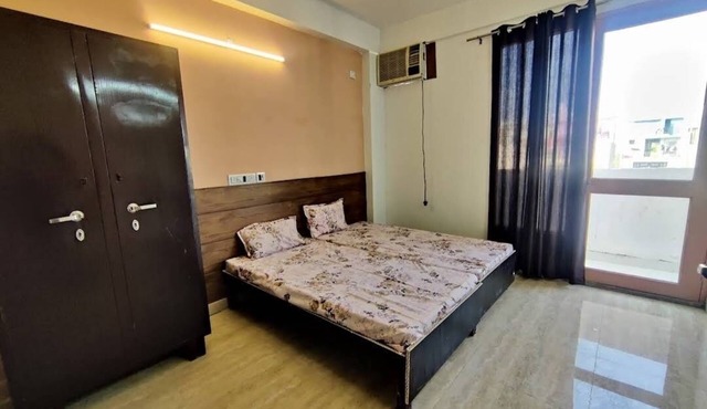 Apna Apartments
