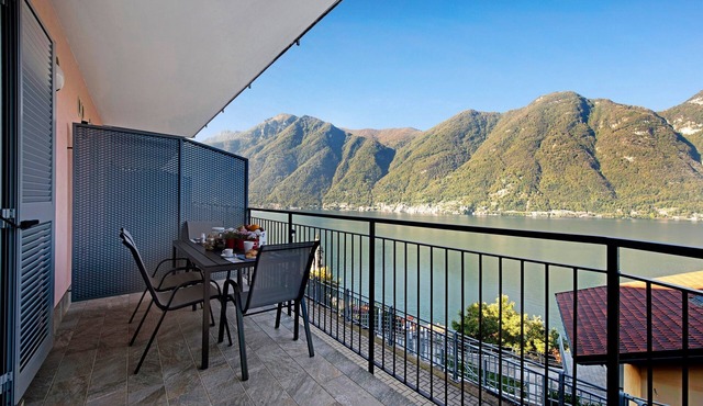Appartamento "1 Il Tornante" with Lake & Mountain Views, A/C & Balcony