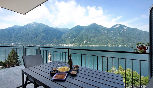 Appartamento 4 Il Tornante with Lake & Mountain Views, Wi-Fi, A/C & Balcony