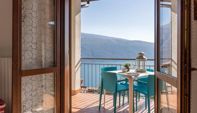 appartamento Bellevue with lake view balcony