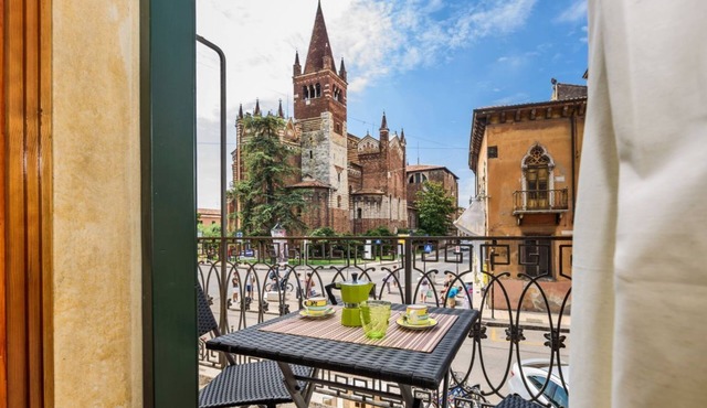 Appartamento con balcone a due passi dal balcone di Giulietta e Romeo