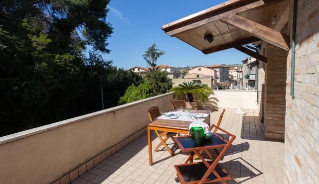 Appartamento con terrazza sul mare
