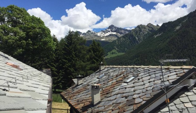 Appartamento in Borgo Storico, Luminoso e con Ampia Vista Sulla Vallata