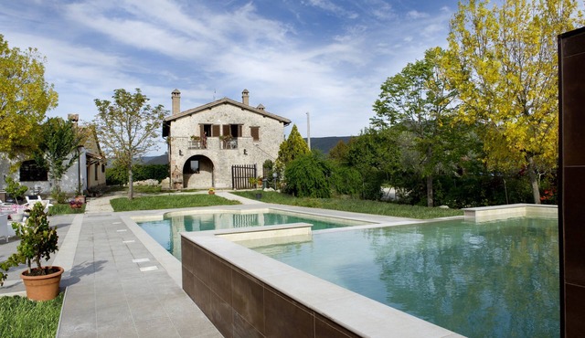 Appartamento in Casale che si Fonde con il Giardino e Piscina con Idromassaggio