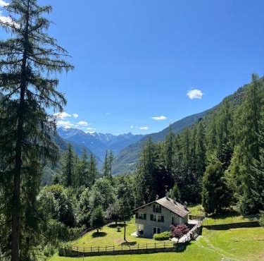 Appartamento Elegante con Servizi in oasi verde