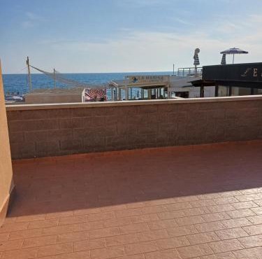 Appartamento Lo Scoglietto a 20 mt dal mare con grande terrazza privata