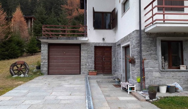 Appartamento Primo Piano Villa a Champoluc loc Frachey