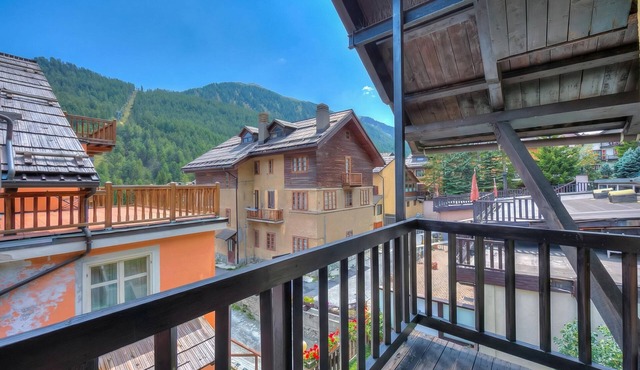 Appartamento Rochebrune 200m from Ski, Claviere, Italy