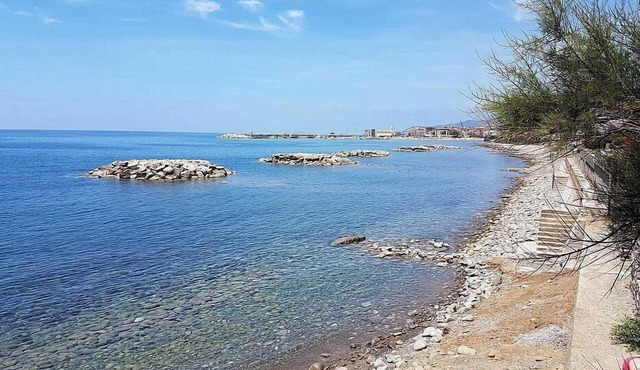 Appartamento Torre Caleo H: A charming apartment located right on the beach, with Free WI-FI.
