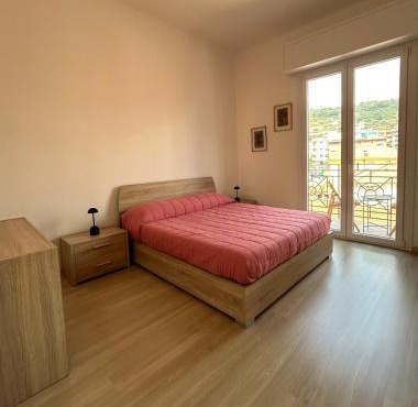 Appartamento trilocale centro Arma di Taggia