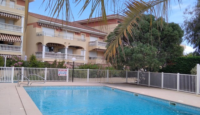 Appartement Avec une Grande Terrasse à 100 m de la Plage