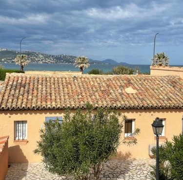 Appartement classé 3 étoiles face à la plage de la Nartelle avec place de parking privative
