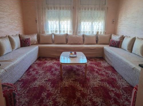 Appartement confortable en face du complexe scolaire newton