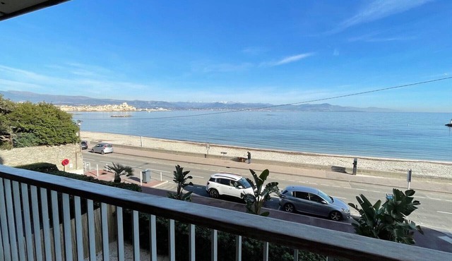 Appartement Front DE MER 1 Chambre, Terrasse de 17 m2 sur la Plage de la Salis