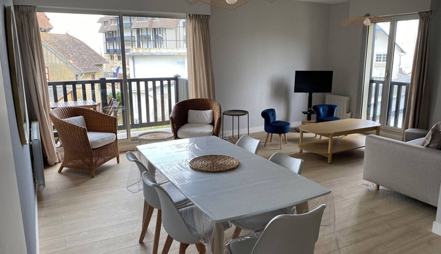 Appartement in Center of Blonville sur Mer for 4 (could do 5) near the Beach