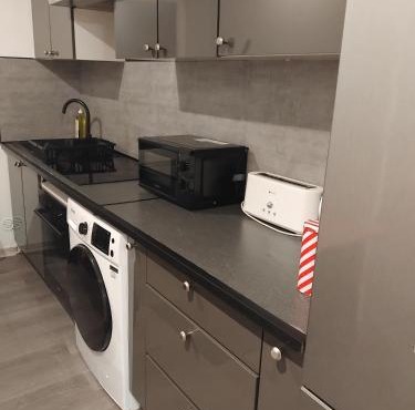 Appartement pres du centre et de la gare avec salon et chambre