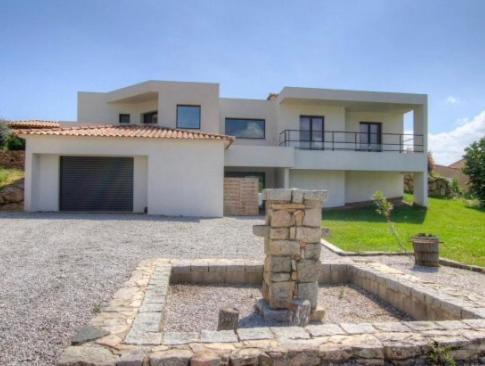 Appartement tranquille en bas de villa
