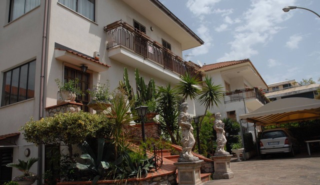 Appartment for 8 people= 4 Bedrooms 2badroom big balcony Lounge 10min beach
