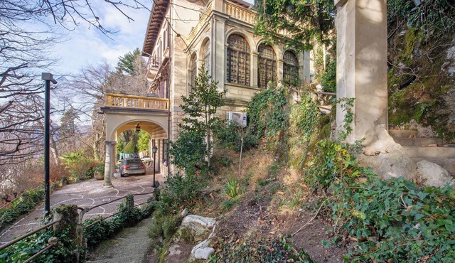 Appartment 'Mughetto in Villa Marchello' with Lake Views, Terrace & Wi-Fi