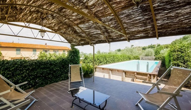Appealing apartments in Cantagrillo with shared pool