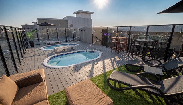 Applause Hotel by CLIQUE