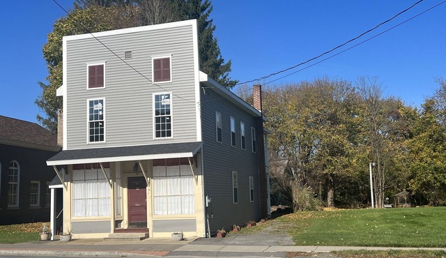 Apple Tree Apt 2, Charming 2nd fl apt, under 5 minutes to Dreams Park
