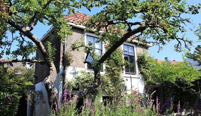 Apple Tree Cottage - charming home at beautiful canal in our idyllic garden