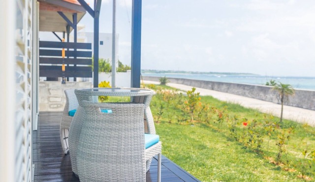 Approximately 10 minutes drive to downtown and airport! Stay" ⇨ "Live" "Another Home by the Sea" - Enjoy an extraordinary experience on Ishigaki Island and spend your time as you would in everyday life.