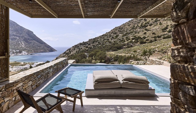 Apsila Pool Suites