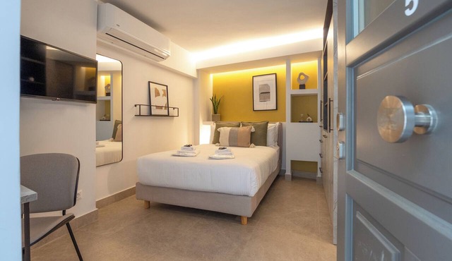 Apt 5 ground floor studio with patio