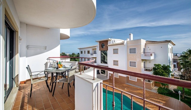 Apt. Amigas, with access to the communal pool