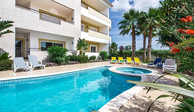 Apt. Casa Ancora, with pool and 3m drive to the beach