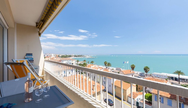 APT FRONT BEACH, TERRACE, ELEVATOR, AIR CONDITIONING, WIFI, FREE PRIVATE PARKING