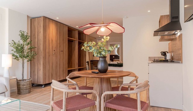 Apt Generalife – Modern, Bright & Perfectly Located