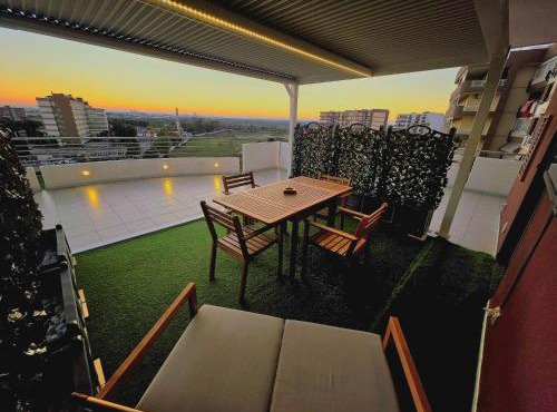 APT-Large Private Terrace - Sleeps 6 - Close to Bari Airport - Spacious and Relaxing-DDN House