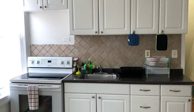 Apt near Einstein’s hospital and Lasalle University