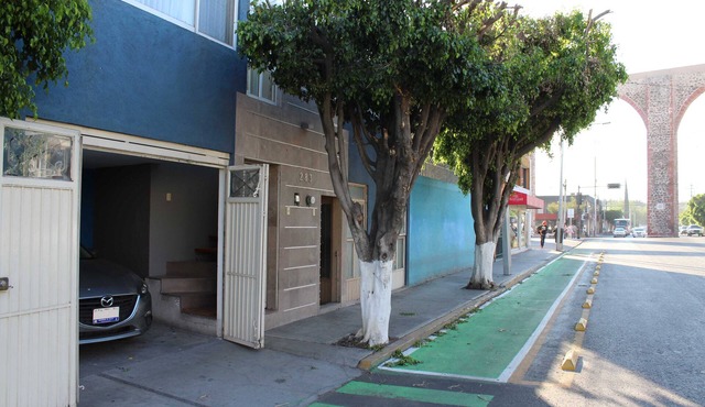 APT. right by the Historical Acueduct! walking distance from best turistic sites