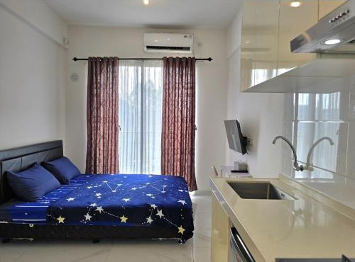 Apt Sky House BSD Studio with Pool & Wi-Fi by Damaresa