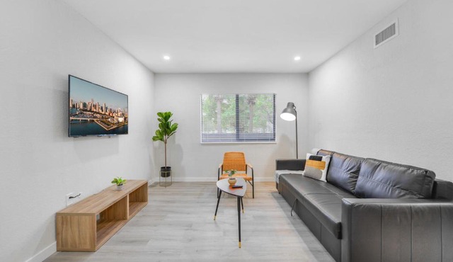 Apt w Free Parking In Prime Location Calle Ocho