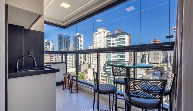 Apt w/Gourmet Balcony 700m From the Beach Bon1101