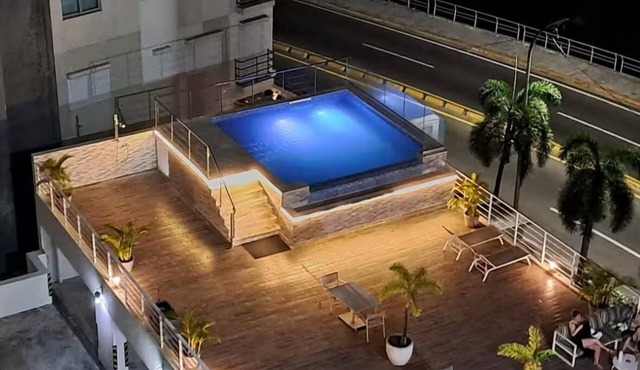 Apt with pool in front of Zona Colonial + parking