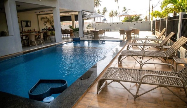 Apto com Piscina e Salão de Jogos a 100m da praia
