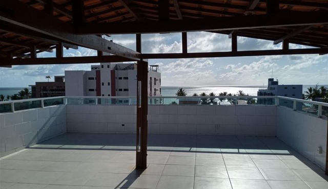 Apto na praia com cobertura exclusiva