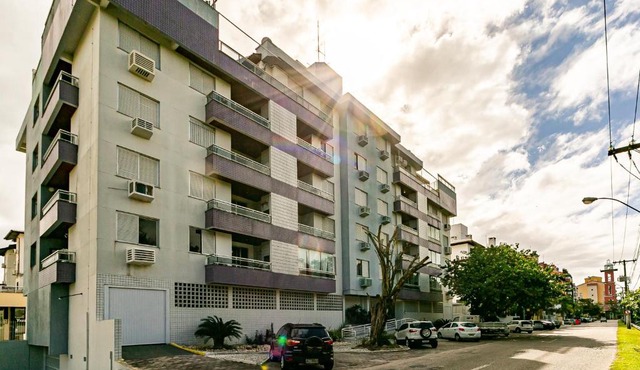 Apto para 4 pessoas em Jurerê internacional SBS111