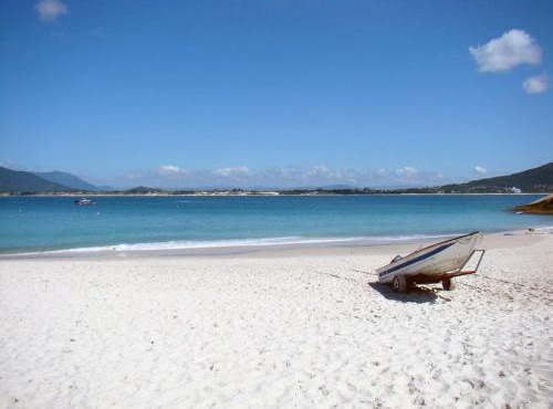 Apto Uana 2Q perto da praia do Campeche by Achei