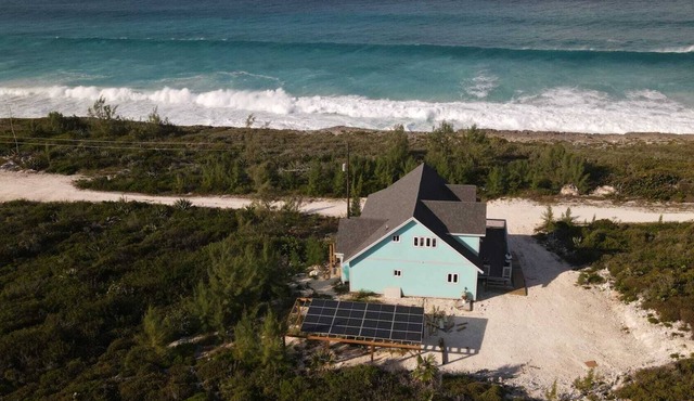 Aqua Bond - beautiful direct ocean view home in Rainbow Bay