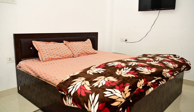 Aradhya Homestay Spacious 5-AC Bedrooms Ayodhya with Wi-Fi