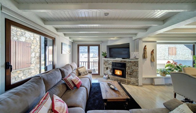 ARANESE HOUSE, A MIX OF RUSTIC AND MODERN STYLE NEAR BAQUEIRA by ETH FLÒC