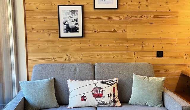 Arc 2000. Charming ski-in/ski-out studio