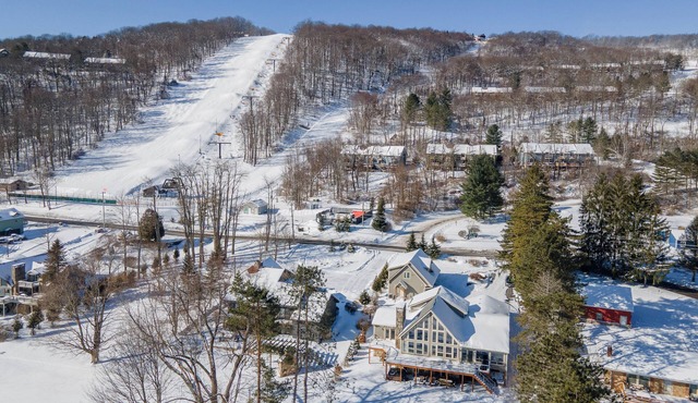 Arcadia: Lakefront, Ski Area, Private Dock, Hot Tub, Covered Gazebo!